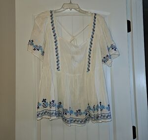 Old Navy Embroidered White and Blue Women's Top